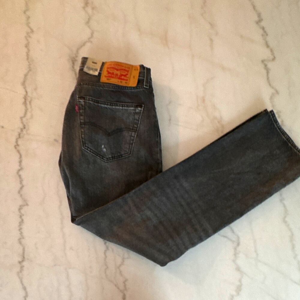 Levi’s Men’s Gray Dark Wash Regular Fit Straight Denim Jeans Distressed NWT